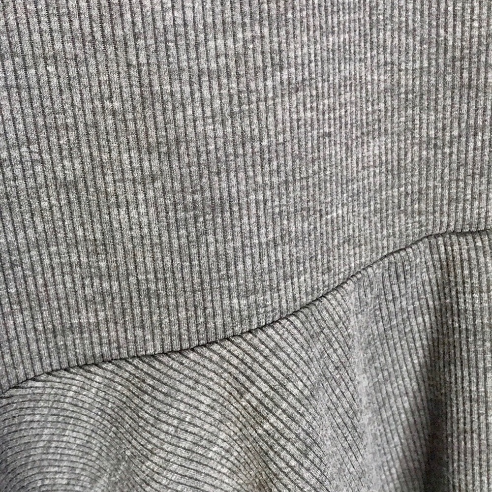 Coeur de vague long sleeve grey dress. - Picture 3 of 8